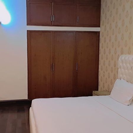 Royal Grace Guest House Исламабад Экстерьер фото