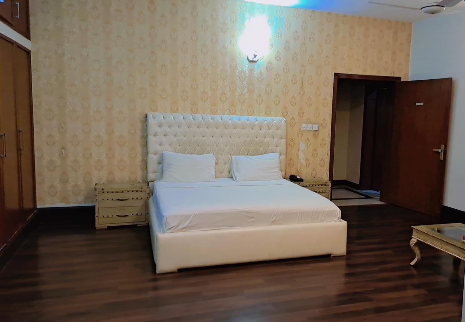 Royal Grace Guest House Исламабад Экстерьер фото