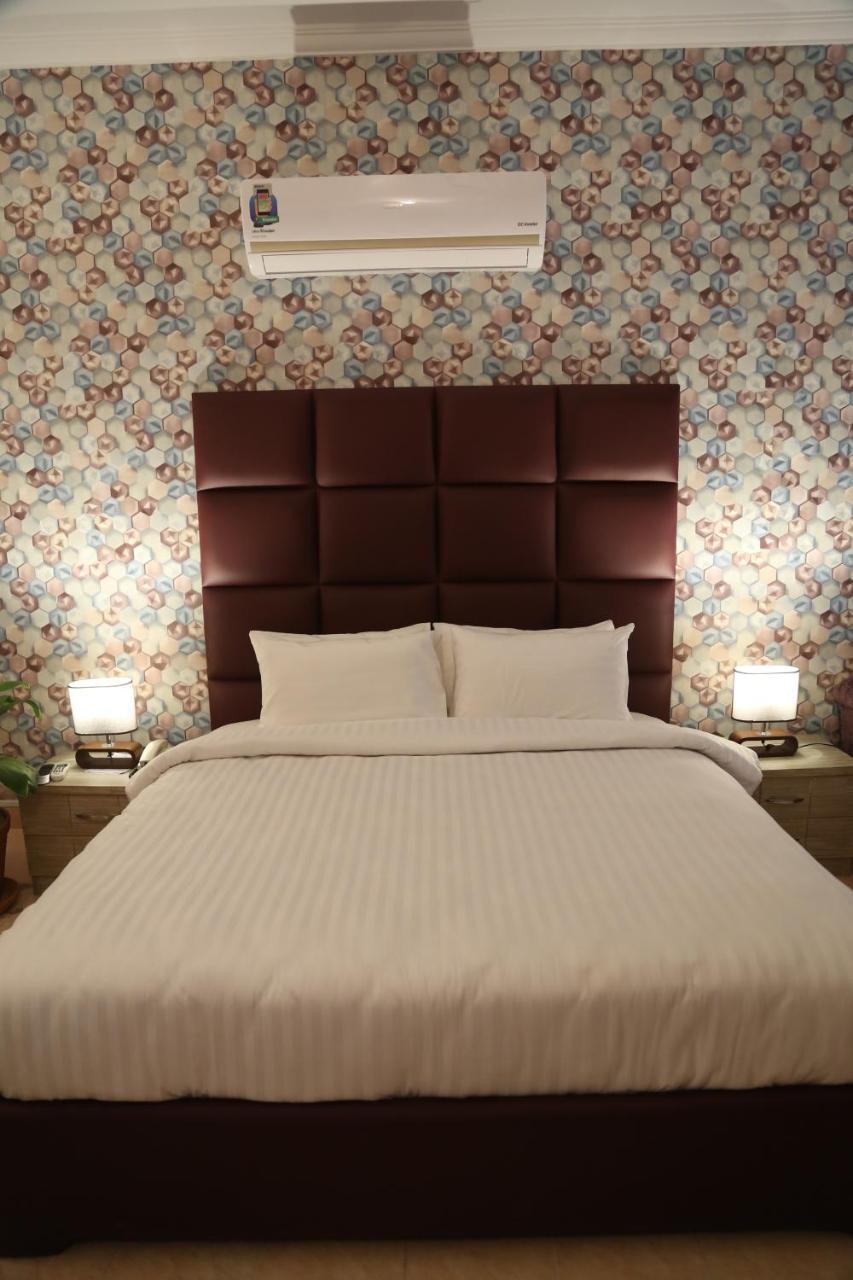 Royal Grace Guest House Исламабад Экстерьер фото